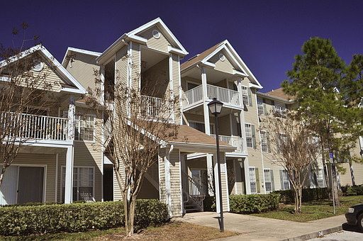 2nd image of 927 Village Pl