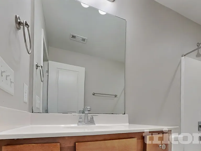 209 Ashmere Ct — Photo 13