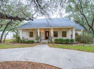 213 Fawn Ln, Floresville, TX 78114