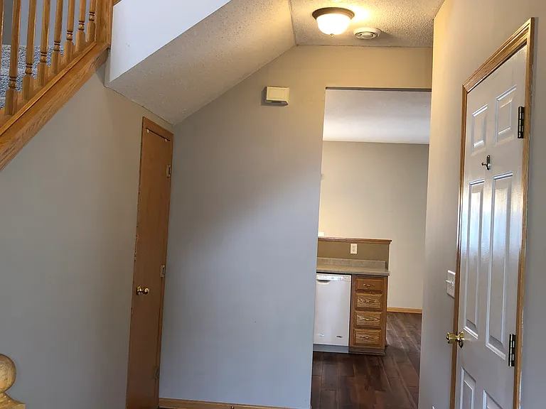 2106 Linden Trl — Photo 5