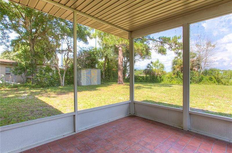 1st image of 303 Country Club Dr