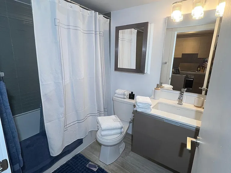 200 Bloor St W #1604 — Photo 13