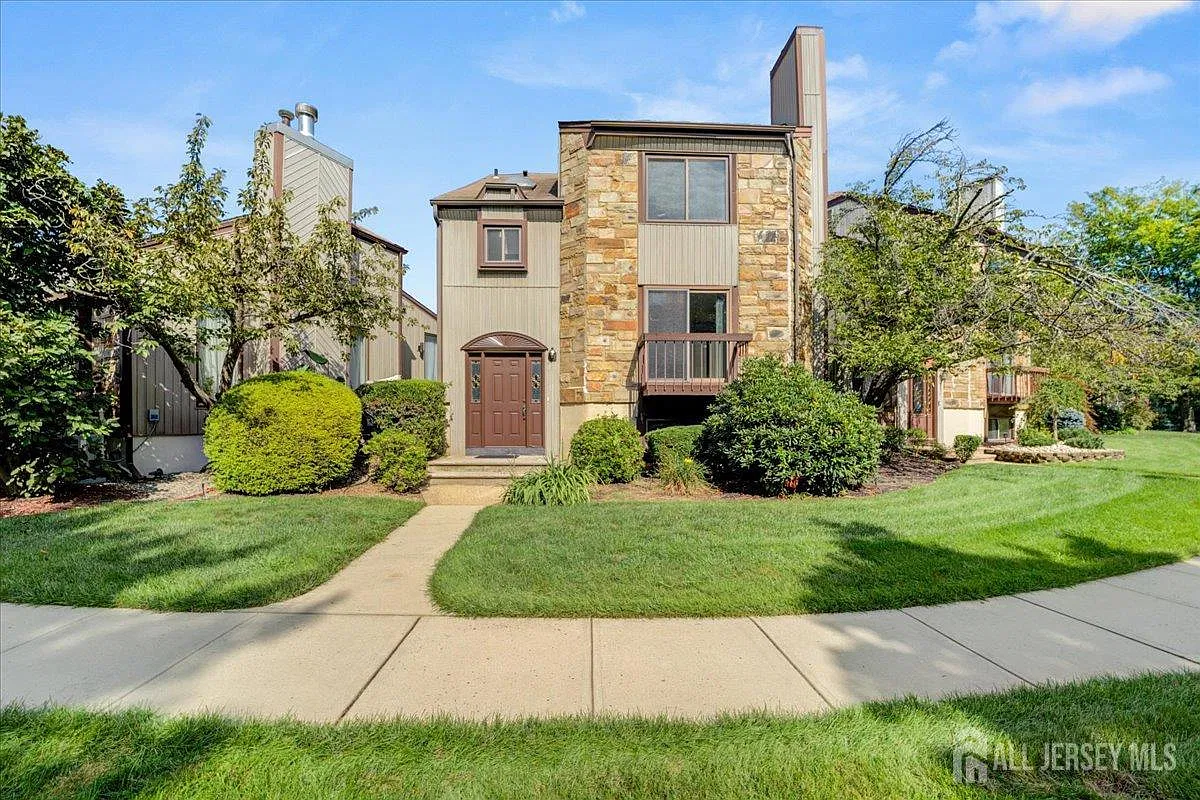 3 bed, 2.5 bath, 1596 sqft, $3,900 — Photo 1