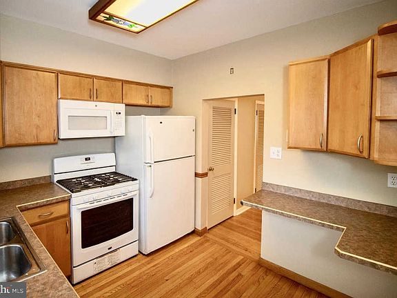 5th image of 1108 W Moyamensing Ave