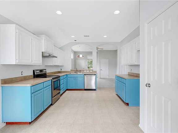 2nd image of 5801 Parkview Hills Ln