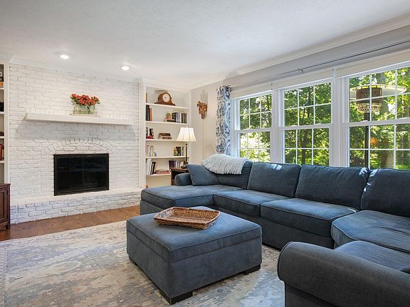 3rd image of 15866 Durham Way