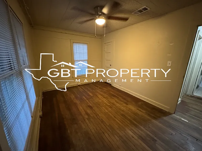 406 E Cobb St — Photo 6