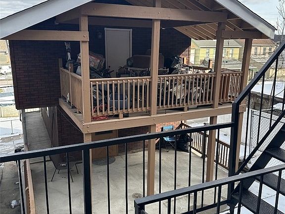 3rd image of 924 Island Ave