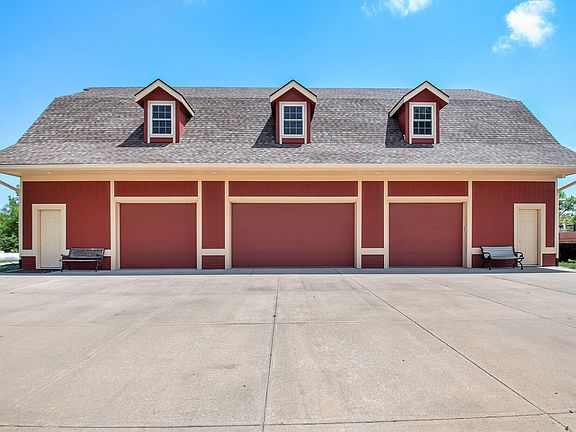 4th image of 21436 Lake Hill Ln