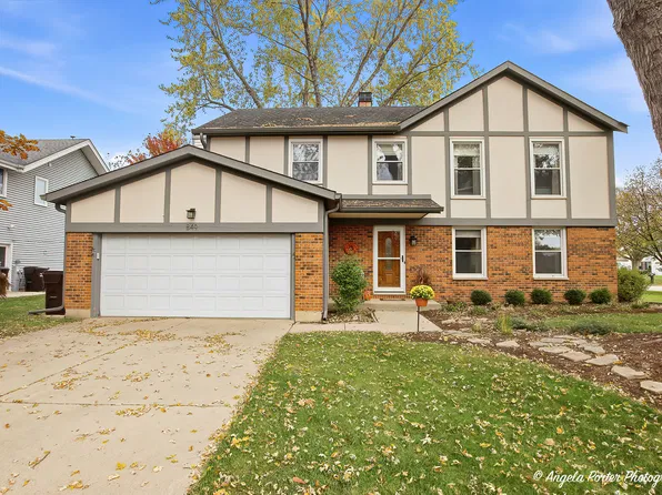 849 Blue Mound Dr, Crystal Lake, IL 60014