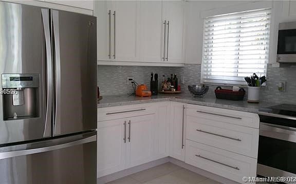 4th image of 537 Madeira Ave