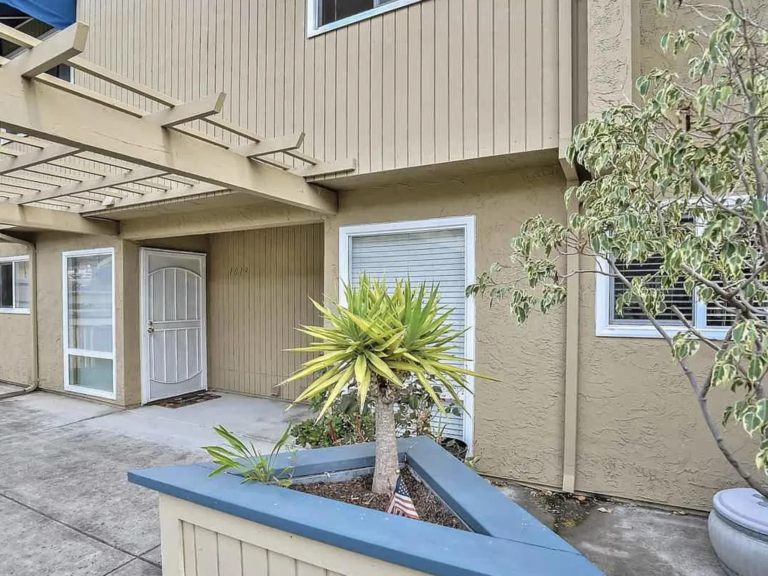3 bed, 2.5 bath, 1500 sqft, $3,300 — Photo 2