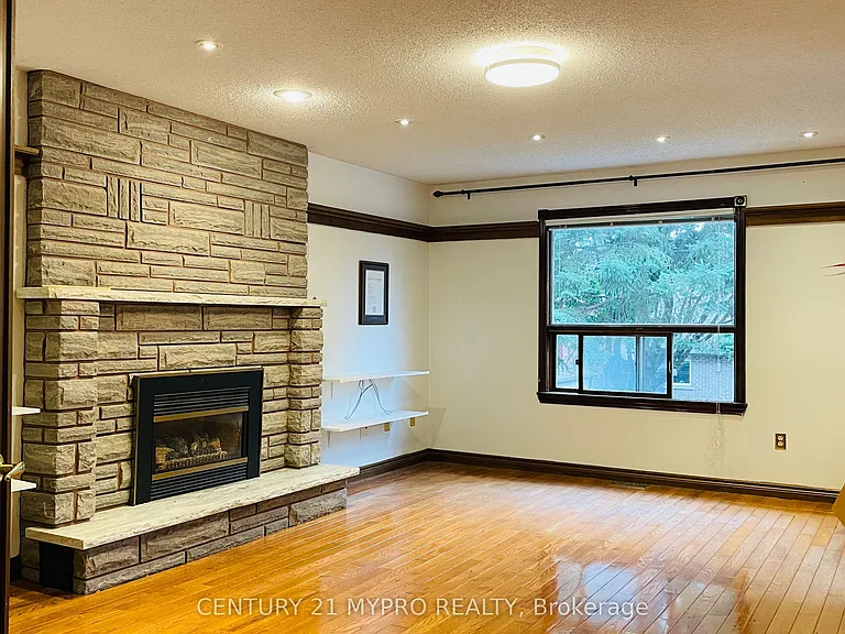 575 Lombardy Ave #MAIN — Photo 4