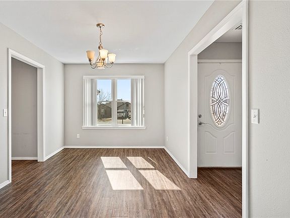 4th image of 939 Fieldstone Ct