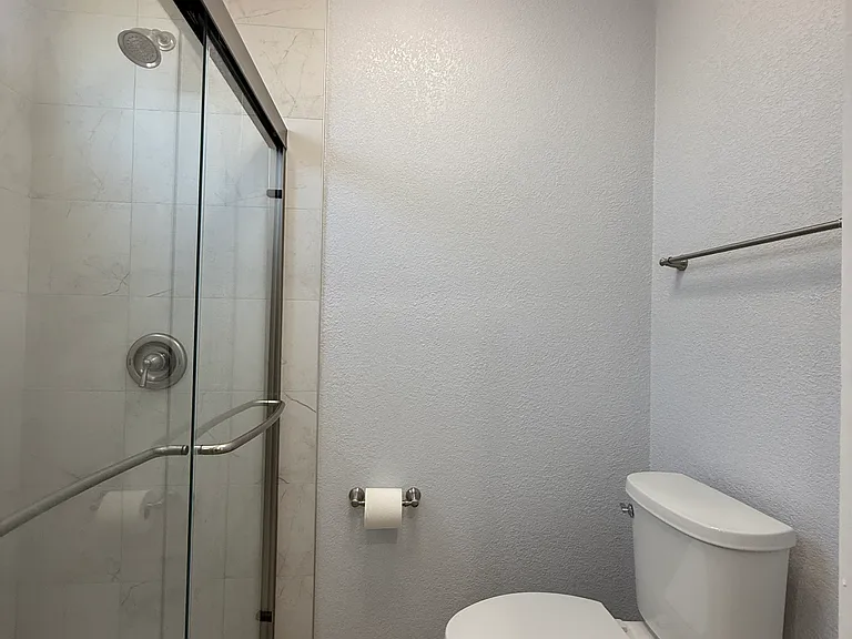 2041 Robin Dr — Photo 9