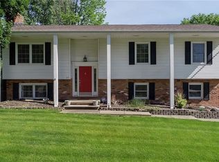 57 Chelmsford Dr, Aurora, OH