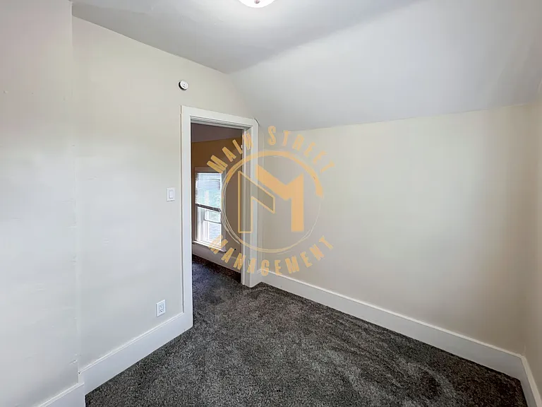424 Dixon St — Photo 6