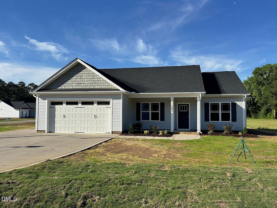 1st image of 102 Lynn Ln