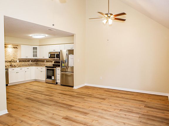 4th image of 945 Ashley Ln