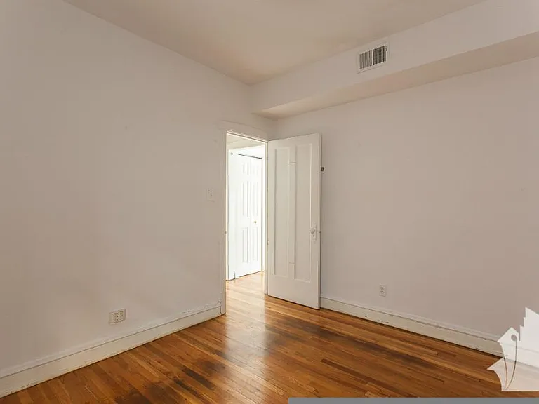 3520 N Broadway #2E — Photo 3