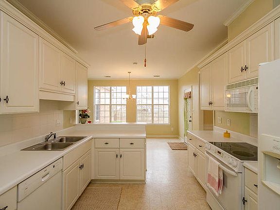 5th image of 4551 Glastonbury Dr