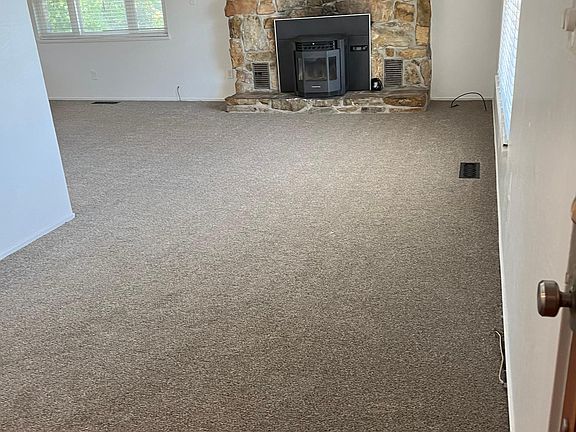 3rd image of 570 Landis Cir
