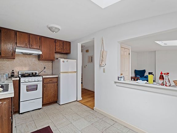 5th image of 196 Park St #7