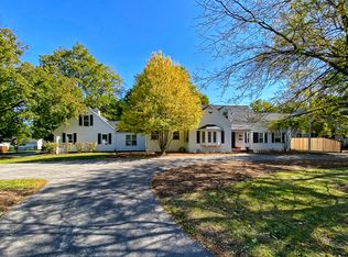 900 S 5th St, Saint Charles, IL 60174