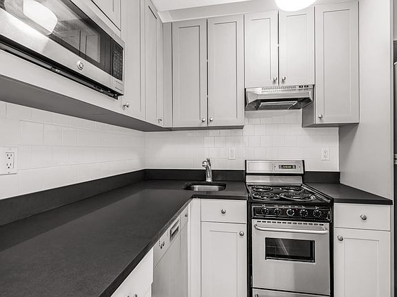 2nd image of 307 E 44th St APT 1507