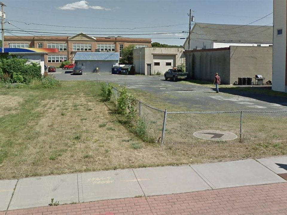2nd image of 264 Broadway Ave