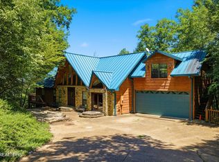 201 Clear Point Ln, Pigeon Forge, TN 37863