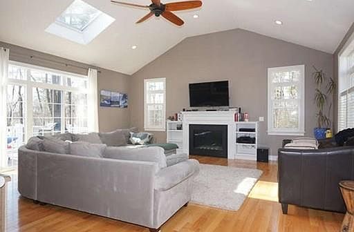 3rd image of 3 Sherwood Dr