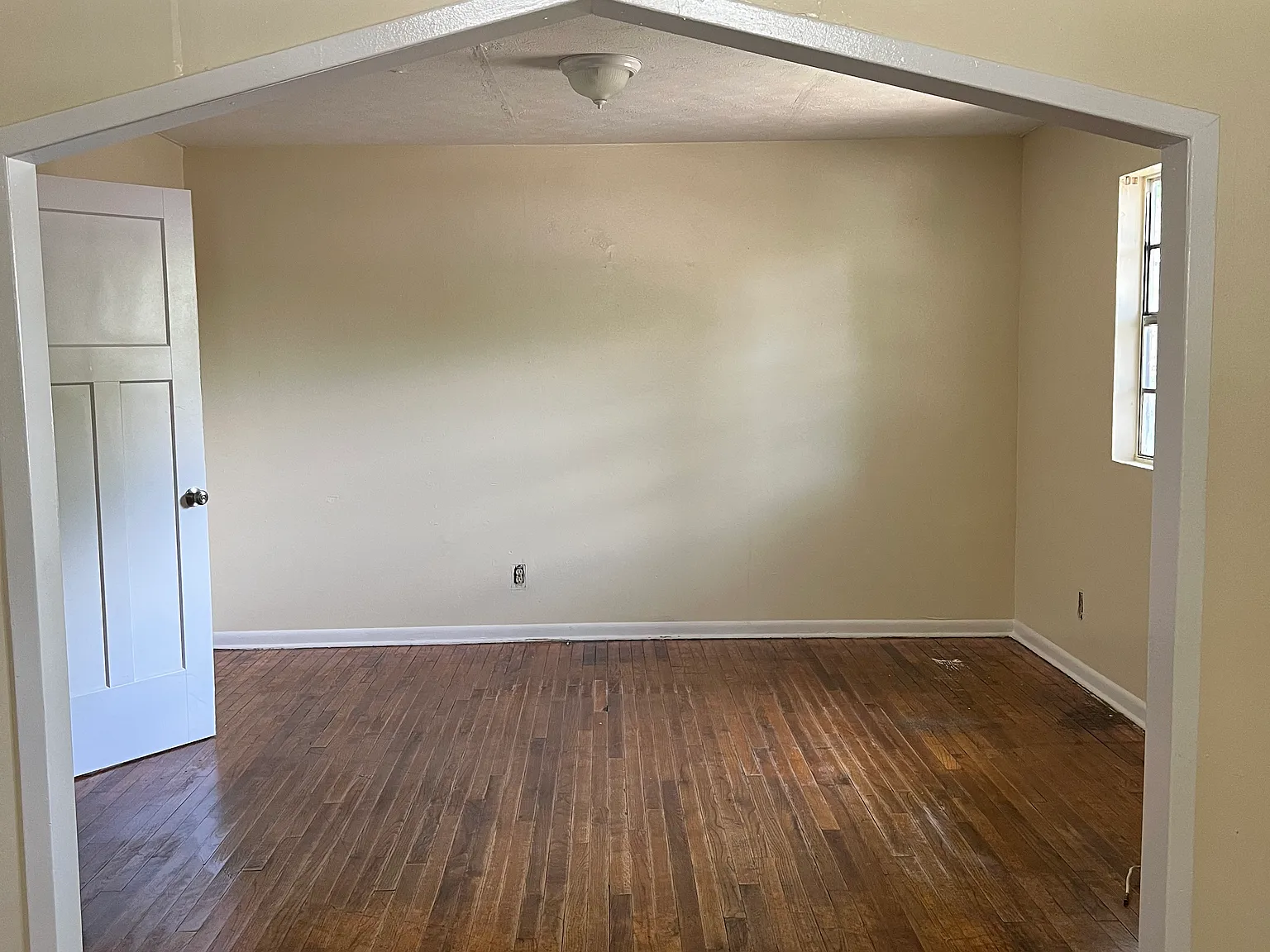 5 bed, $1,650 — Photo 3