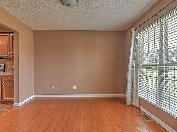 5th image of 225 Jaybird Ct