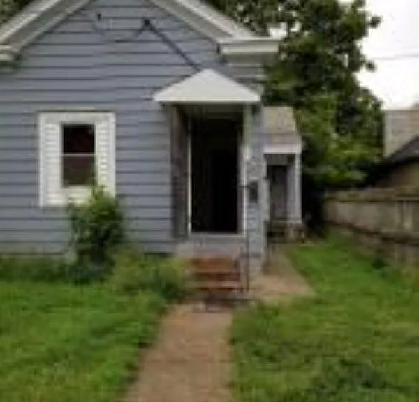 3207 Grand Ave — Photo 2