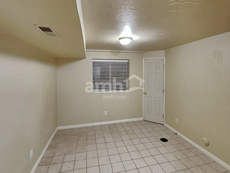 536 S 925 E — Photo 21