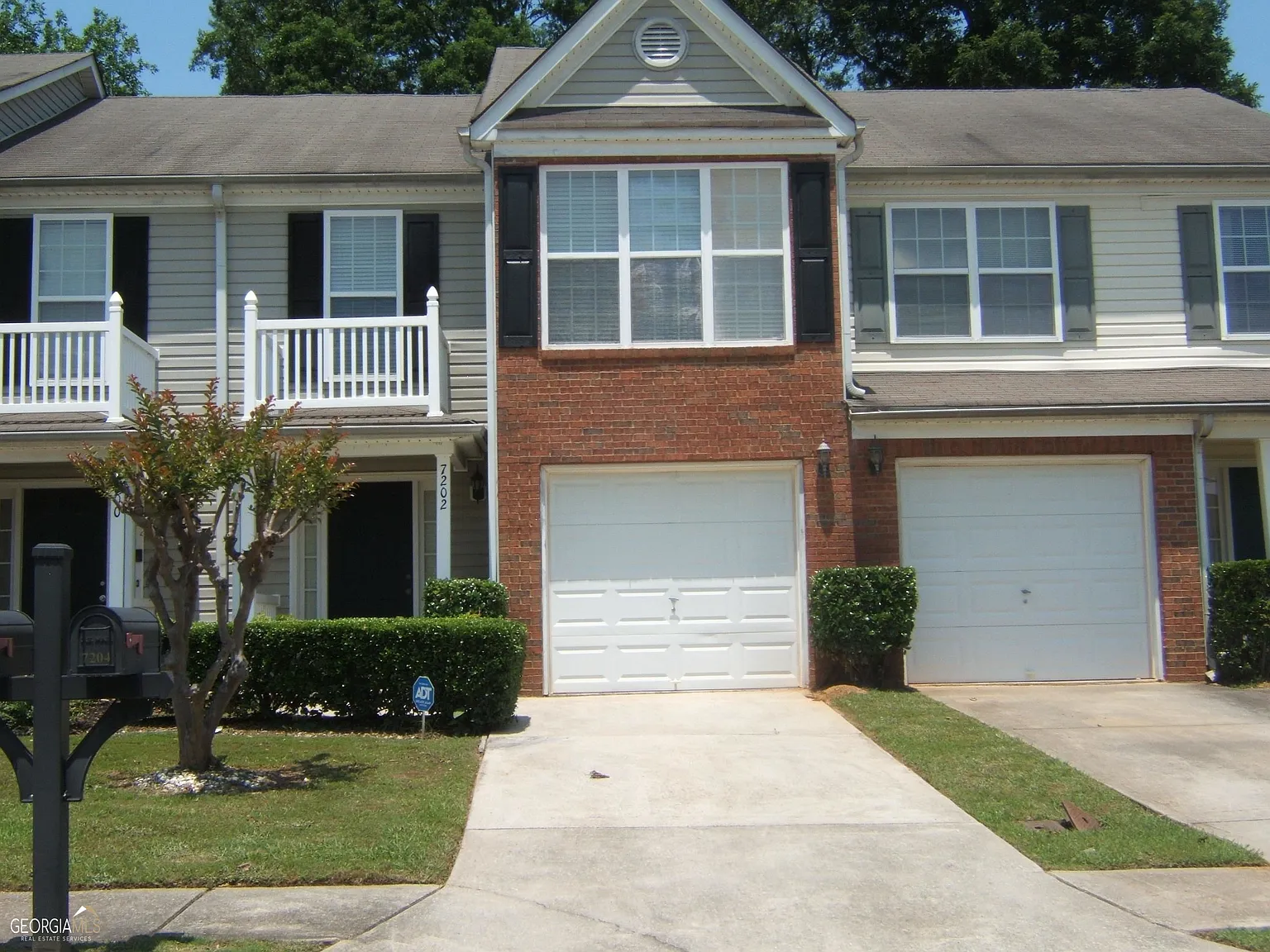 3 bed, 2.5 bath, 1402 sqft, $2,000 — Photo 1