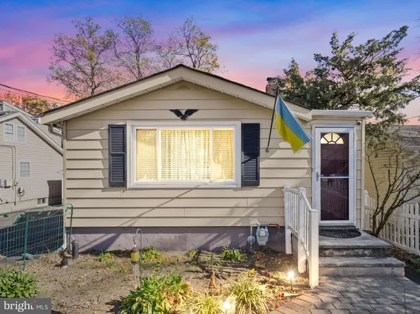 825 Arbordale Dr, Keyport, NJ 07735
