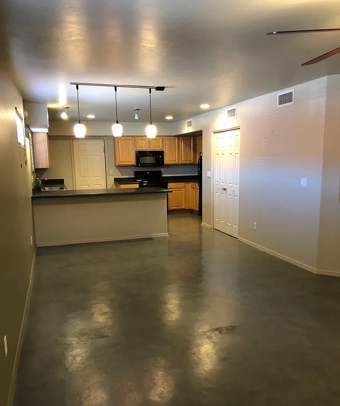 4 bed, 2.0 bath, 1819 sqft, $1,800 — Photo 4