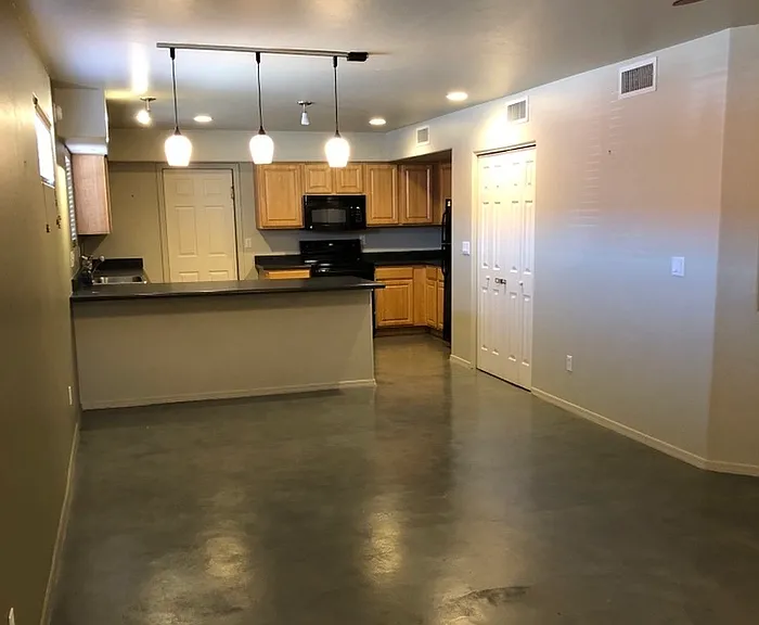 710 N Dodge Blvd — Photo 4