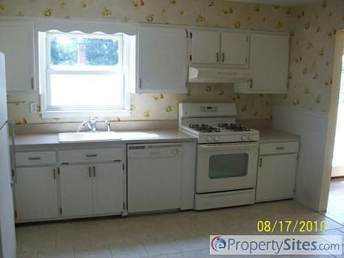 3rd image of 1 Patricia Ln