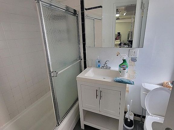 5th image of 534 W 50th St #3E