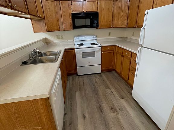 5th image of 2402 Daws Dr APT D