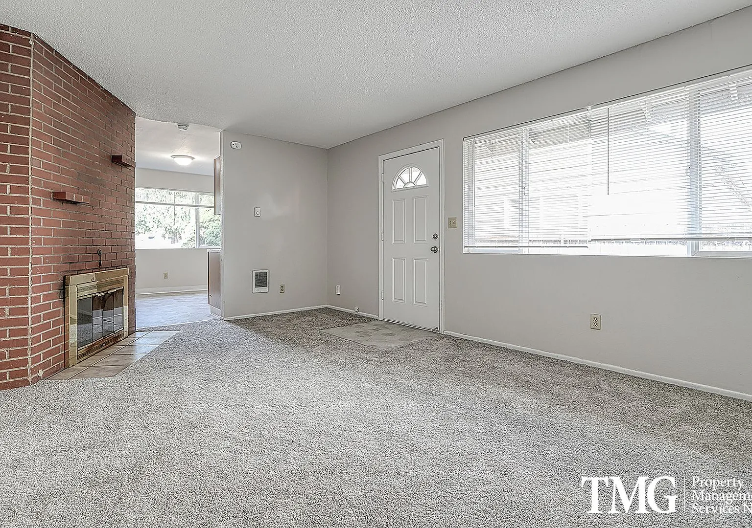 Great duplex downtown that also includes paid W/S/G and landscaping! — Photo 2