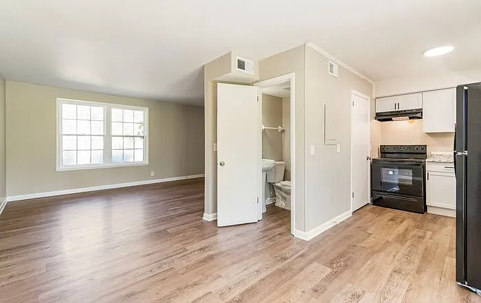 743 McPherson Dr — Photo 6
