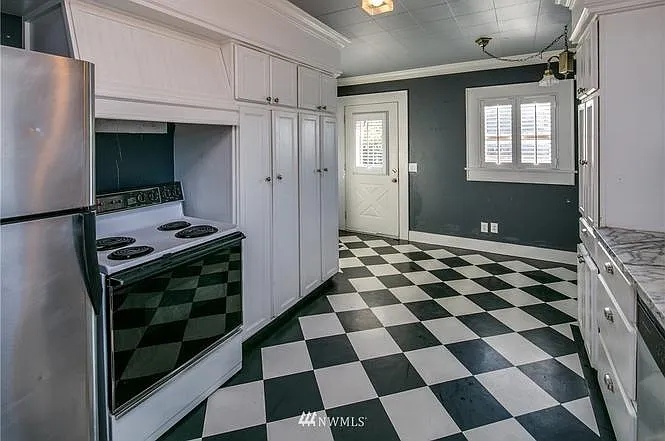 2400 E St — Photo 5