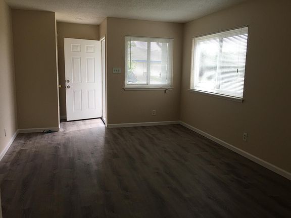 4th image of 9075 Salmon Falls Dr