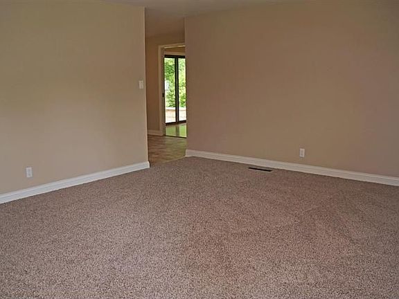 5th image of 264 Bellingham Dr