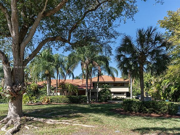 2nd image of 7556 Los Pinos Blvd