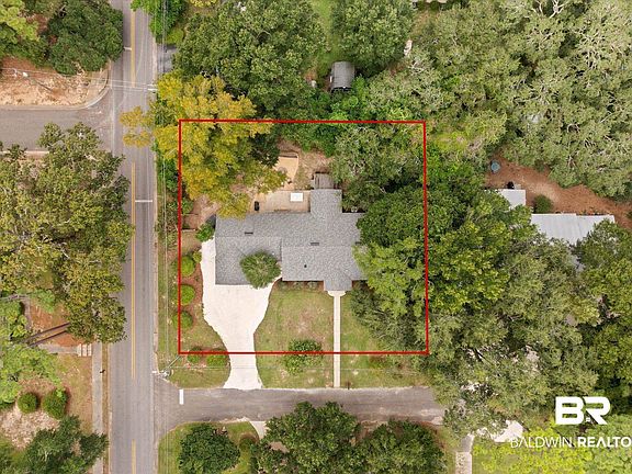3rd image of 401 Camellia Ct